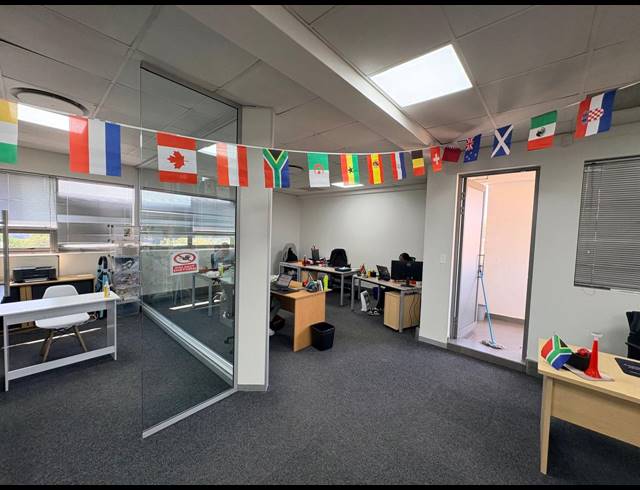 123M² OFFICE TO LET IN MIDRIDGE PARK